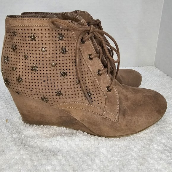 Mia Embellished Wedge Ankle Boots Size 6 one stud missing on outer right boot - Picture 2 of 7